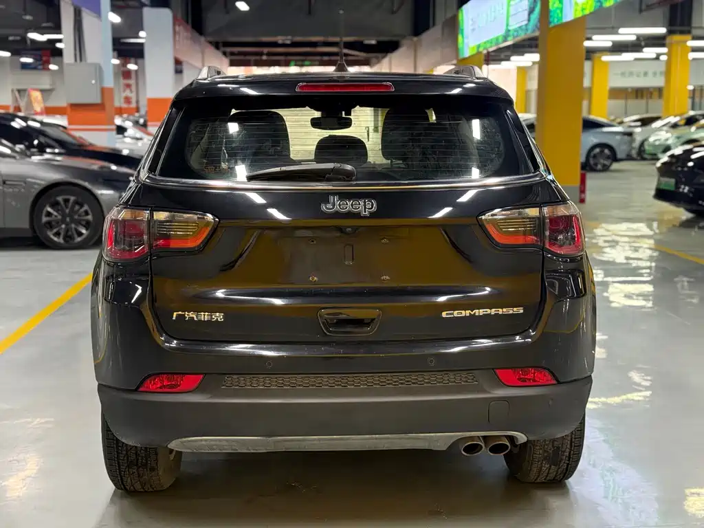 Jeep Compass — фото 6