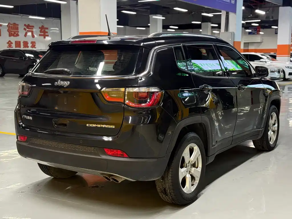 Jeep Compass — фото 7