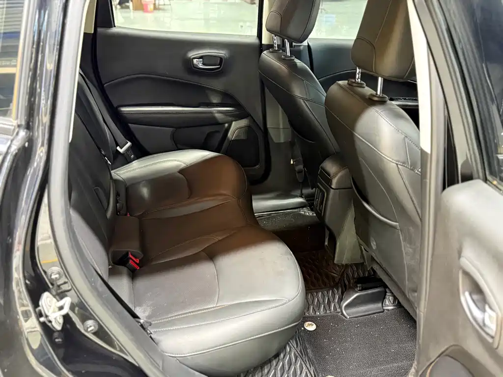 Jeep Compass — фото 10