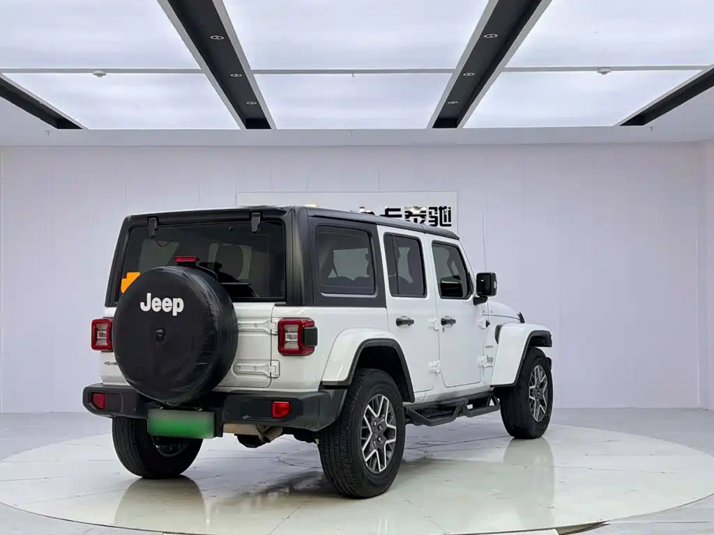 Jeep Wrangler PHEV — фото 5