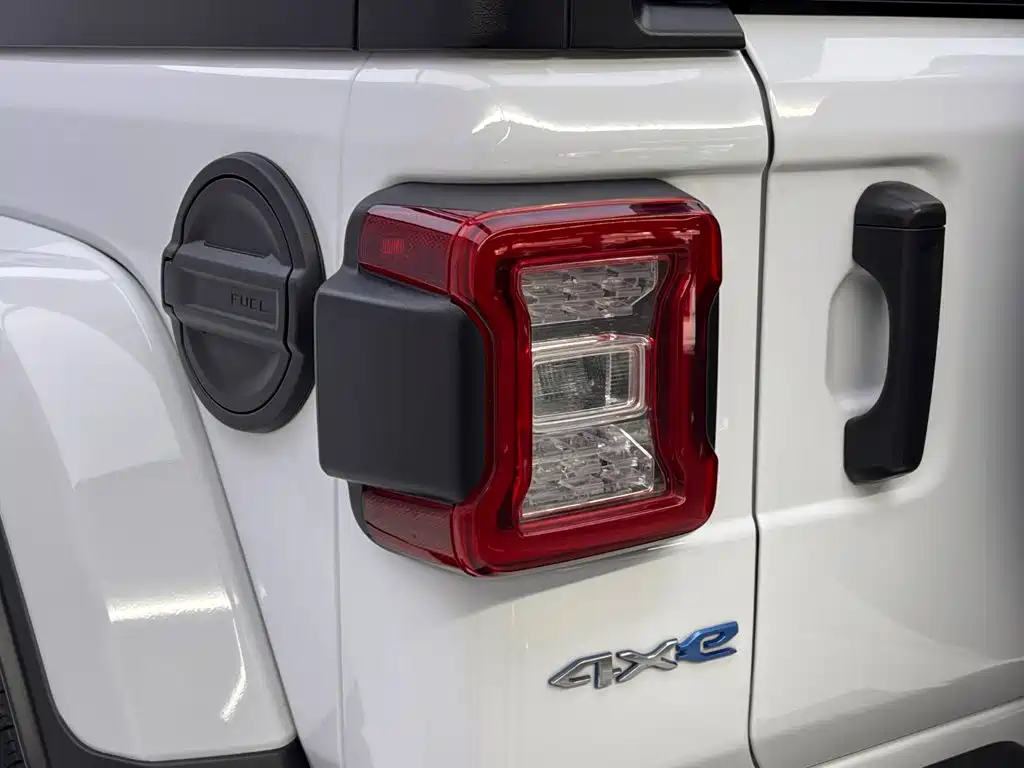Jeep Wrangler PHEV — фото 10