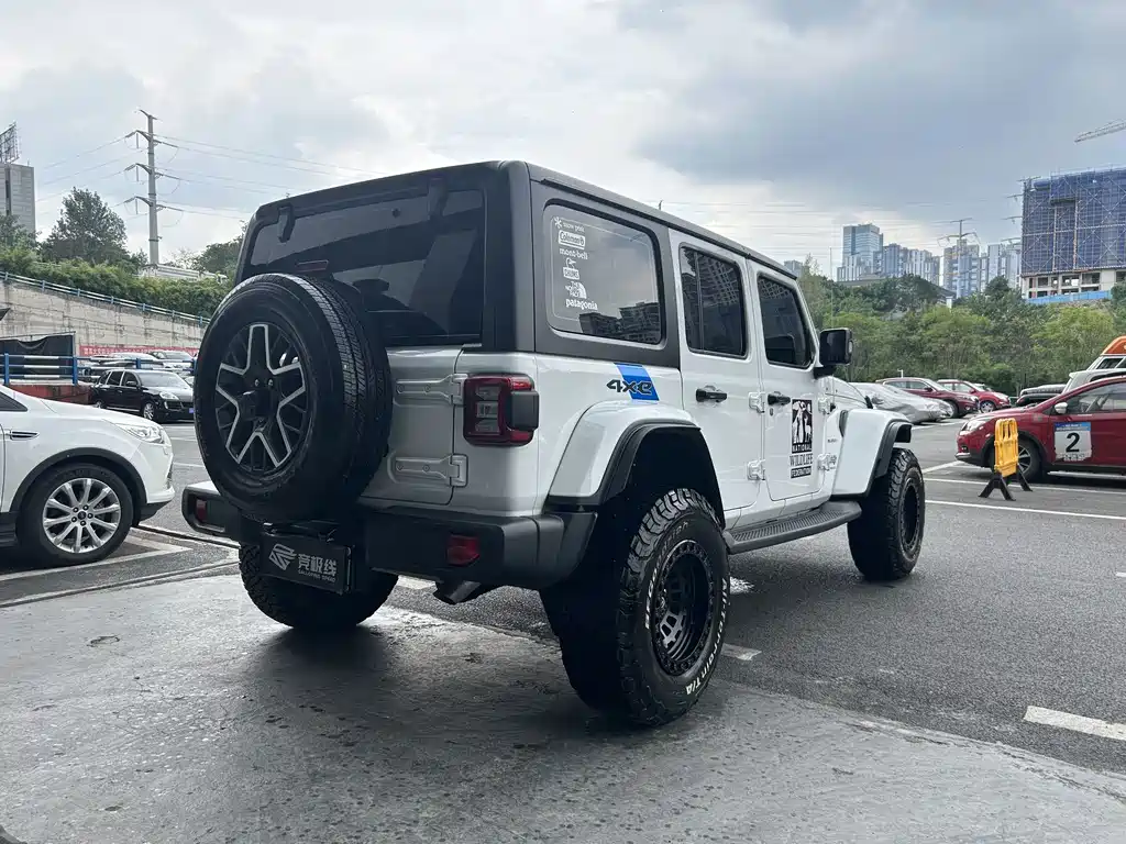 Jeep Wrangler PHEV — фото 14