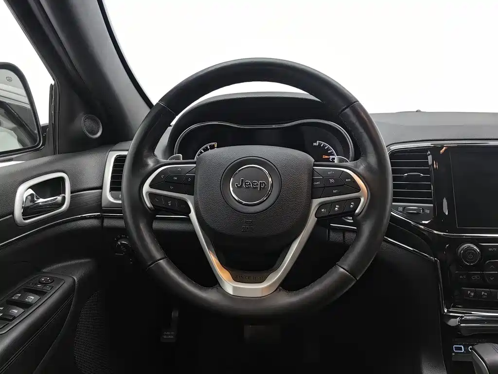 Jeep Grand Cherokee (Import) — фото 11