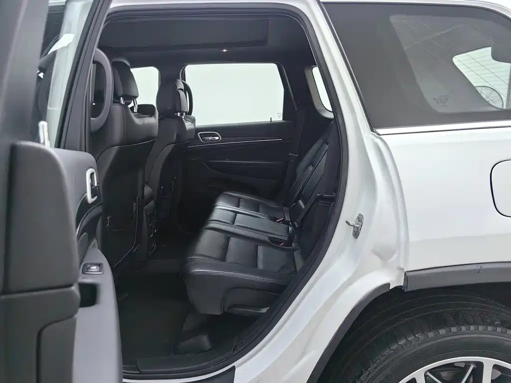 Jeep Grand Cherokee (Import) — фото 15