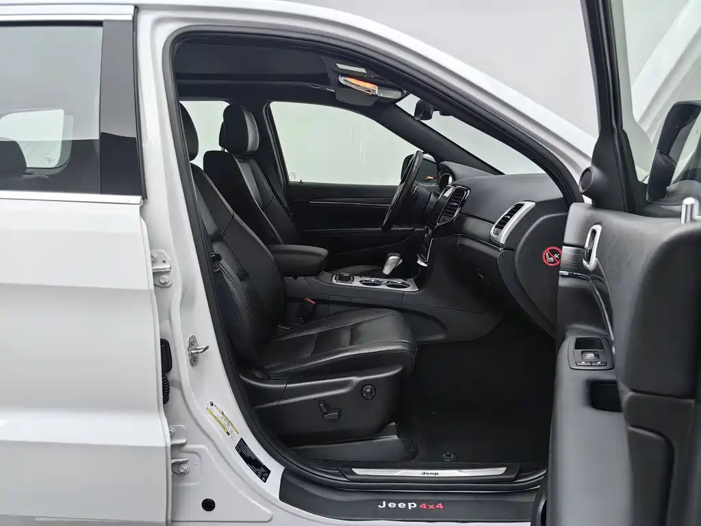 Jeep Grand Cherokee (Import) — фото 23