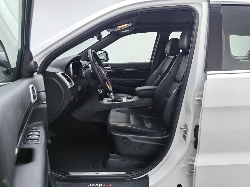 Jeep Grand Cherokee (Import) — фото 10