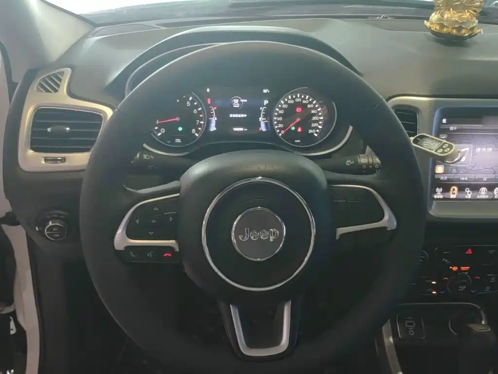 Jeep Compass — фото 11