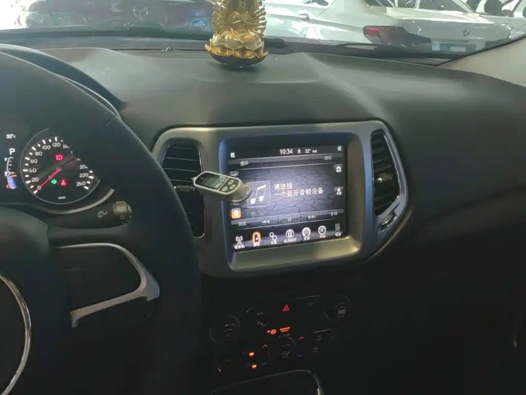 Jeep Compass — фото 13