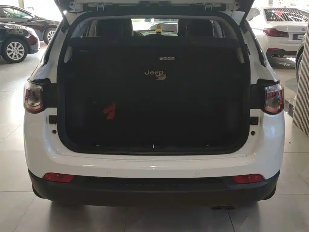 Jeep Compass — фото 19