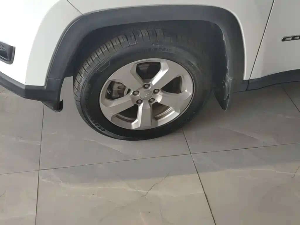 Jeep Compass — фото 23