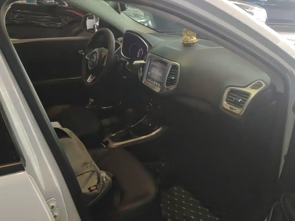 Jeep Compass — фото 25