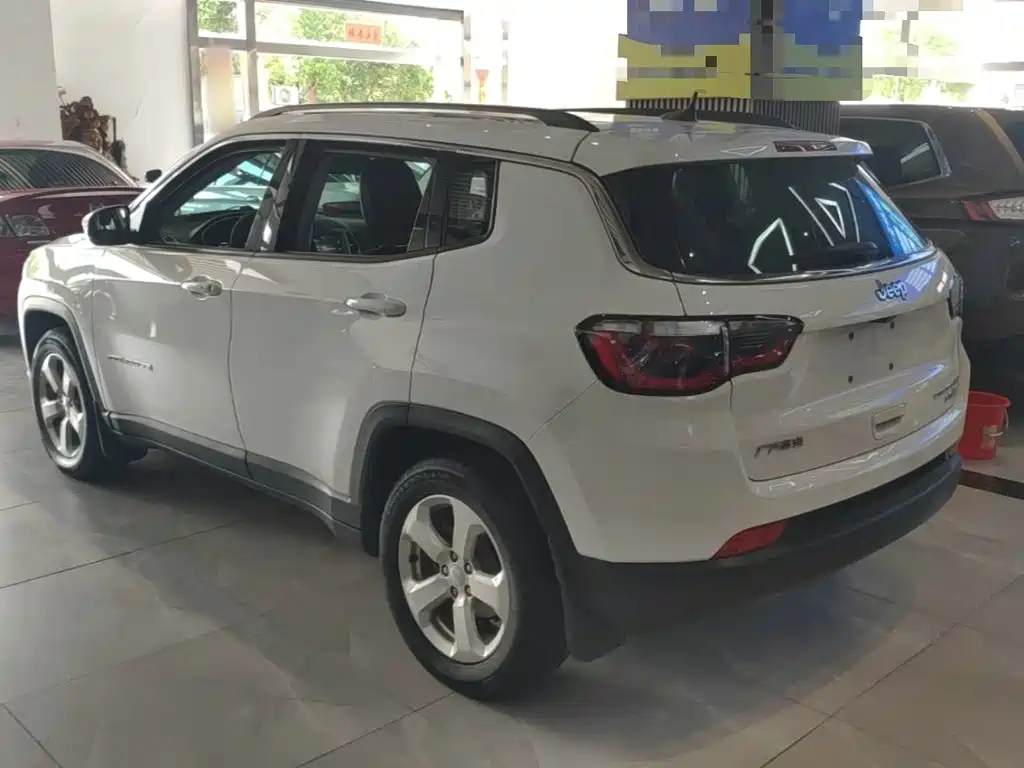Jeep Compass — фото 5