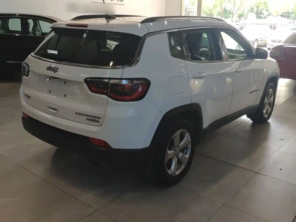 Jeep Compass — фото 7