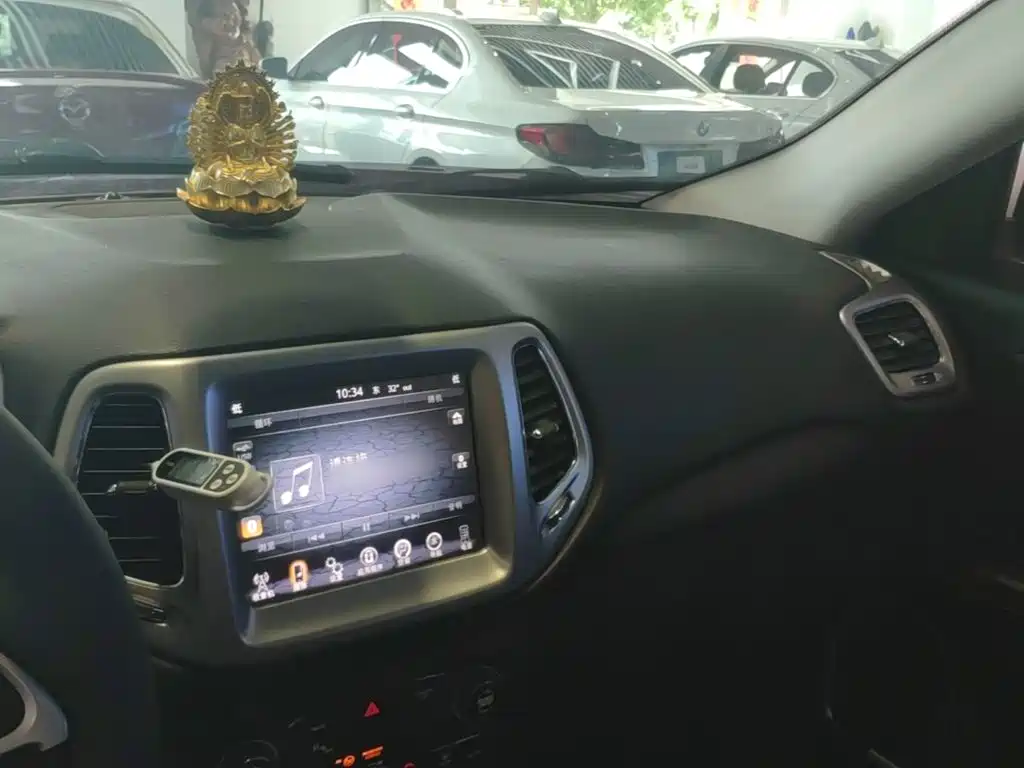 Jeep Compass — фото 10