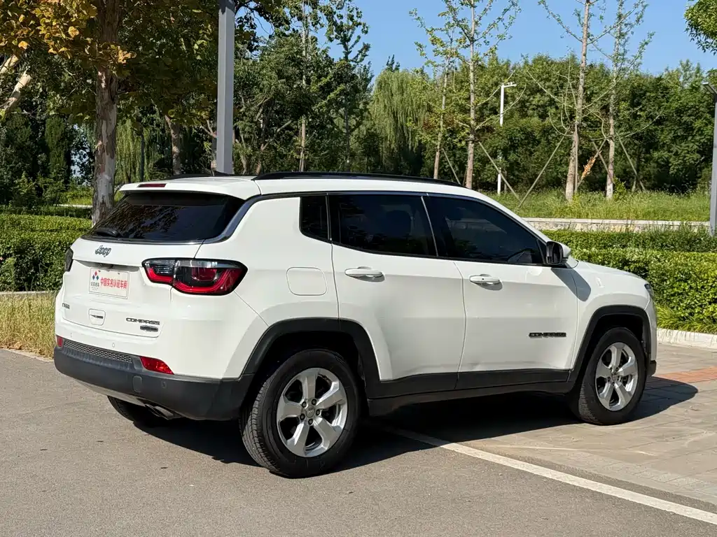 Jeep Compass — фото 17