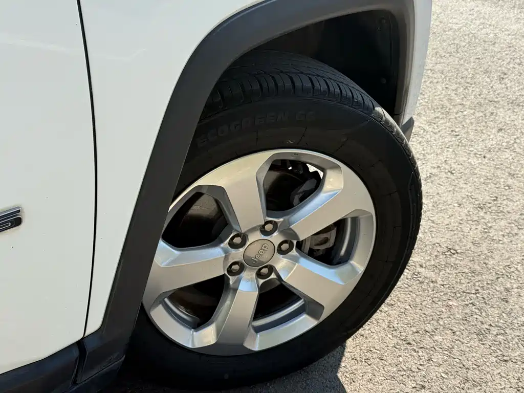 Jeep Compass — фото 4