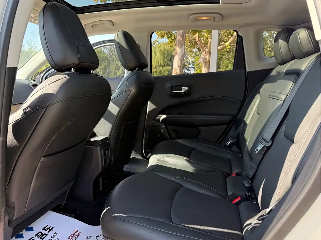 Jeep Compass — фото 7