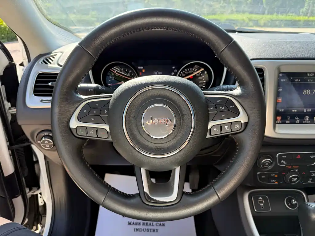 Jeep Compass — фото 10