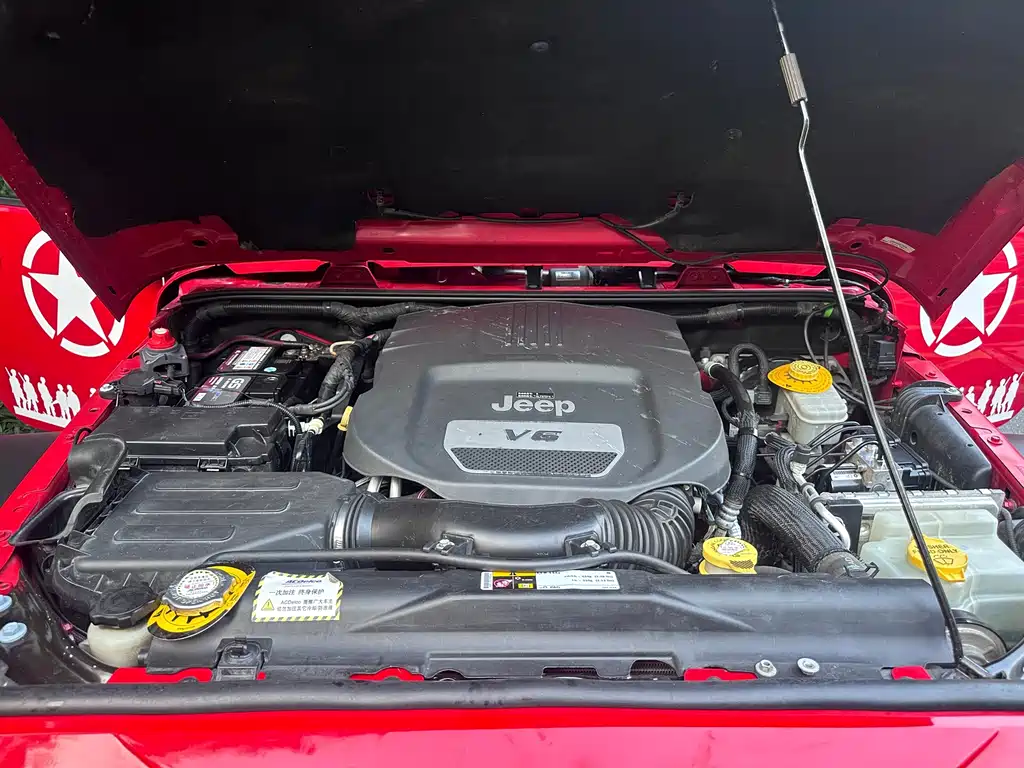 Jeep Wrangler — фото 18