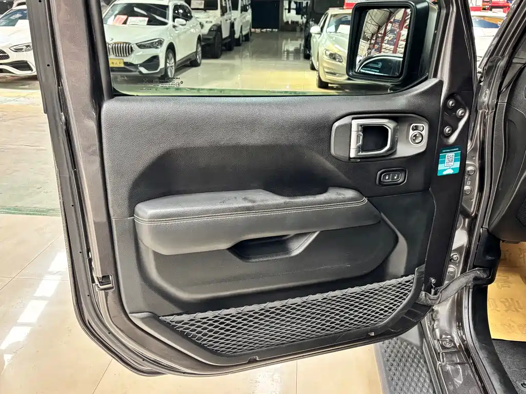 Jeep Wrangler — фото 6