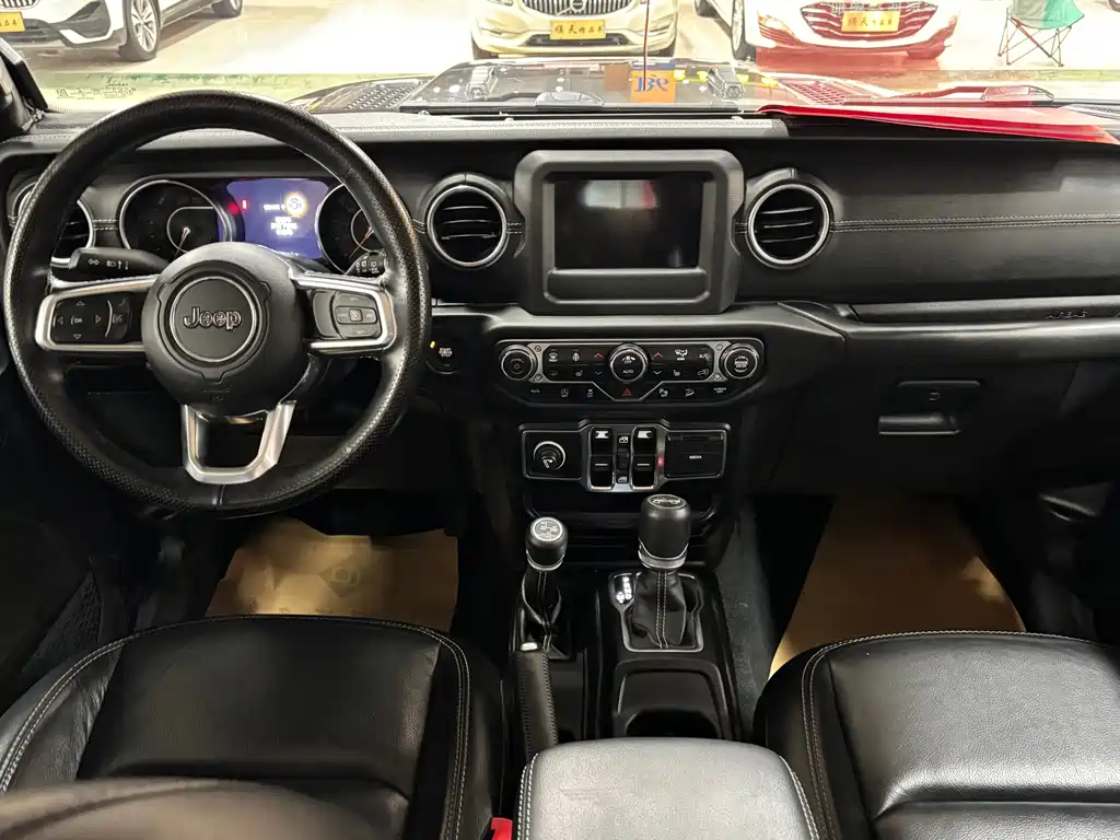Jeep Wrangler — фото 9