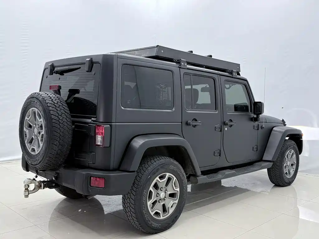 Jeep Wrangler — фото 13