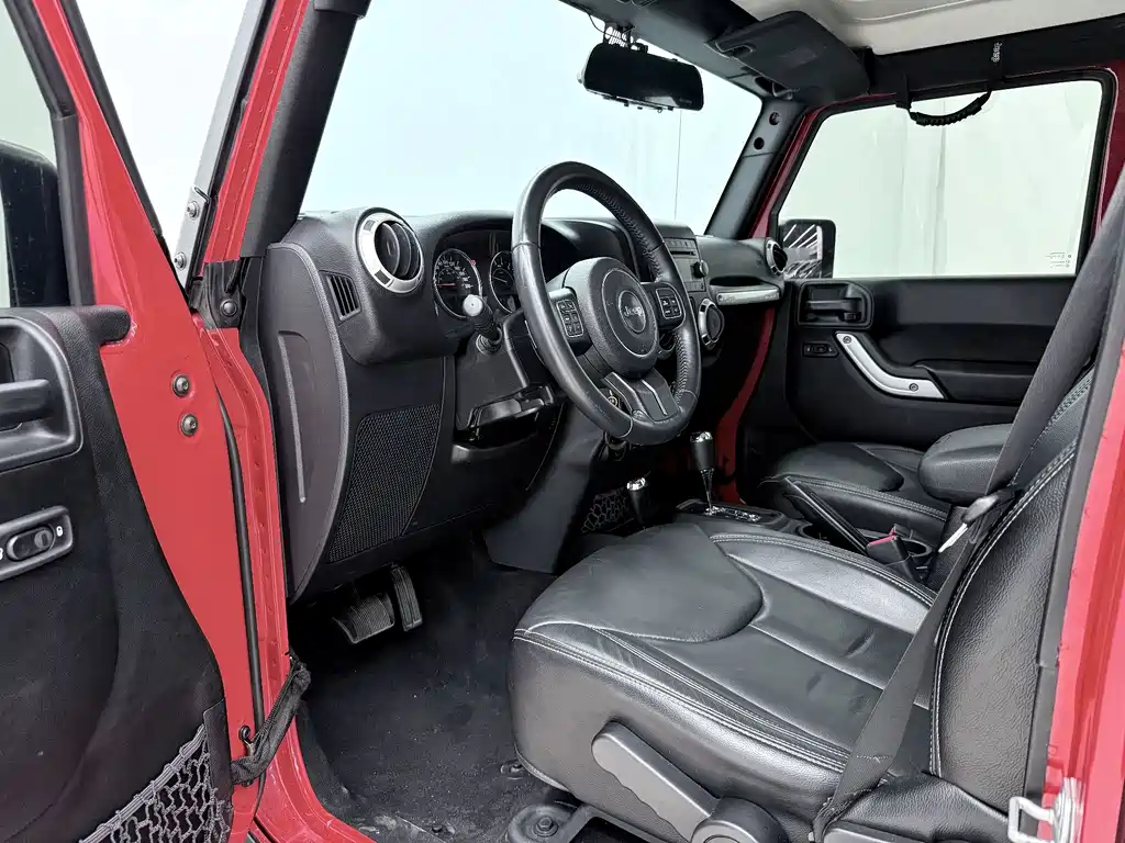 Jeep Wrangler — фото 5