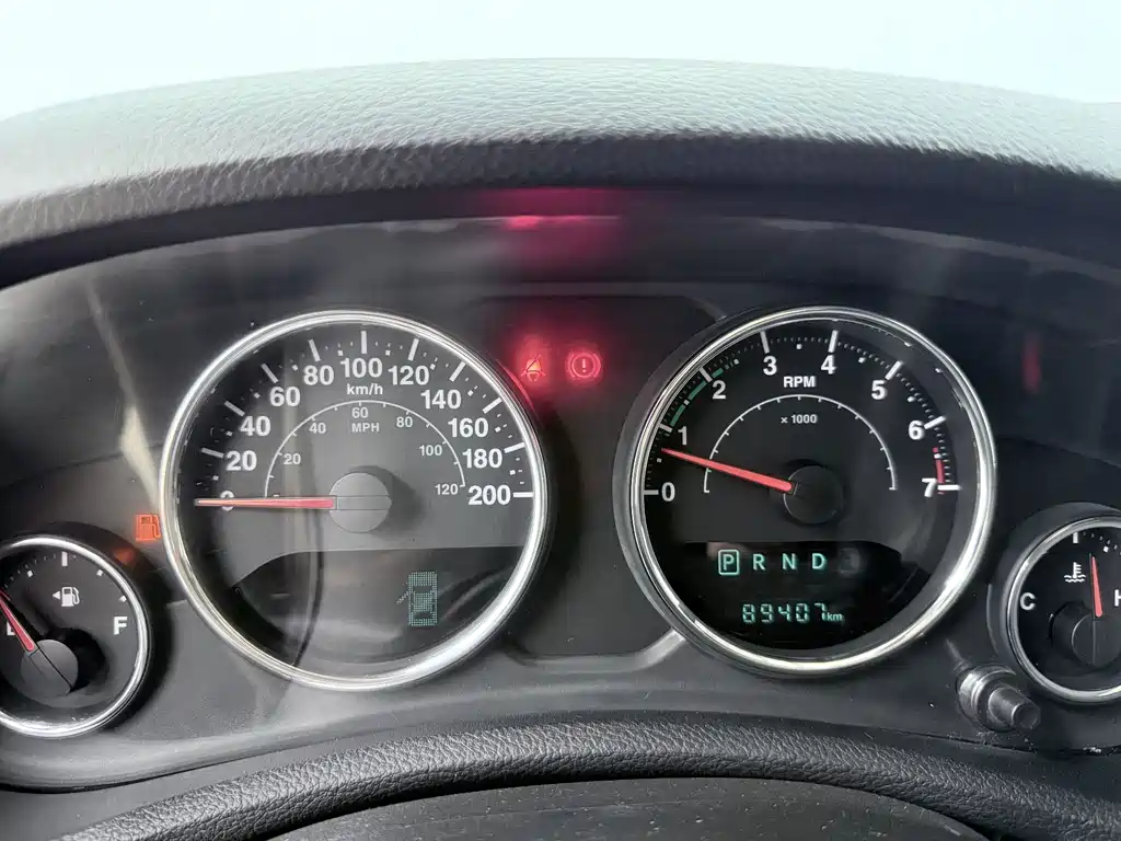 Jeep Wrangler — фото 9
