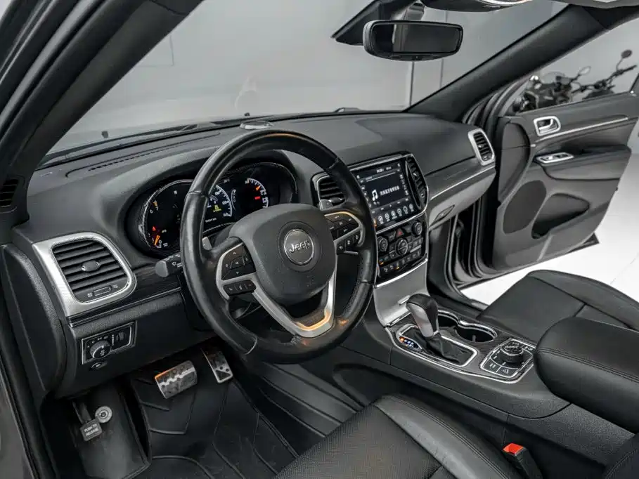 Jeep Grand Cherokee (Import) — фото 17