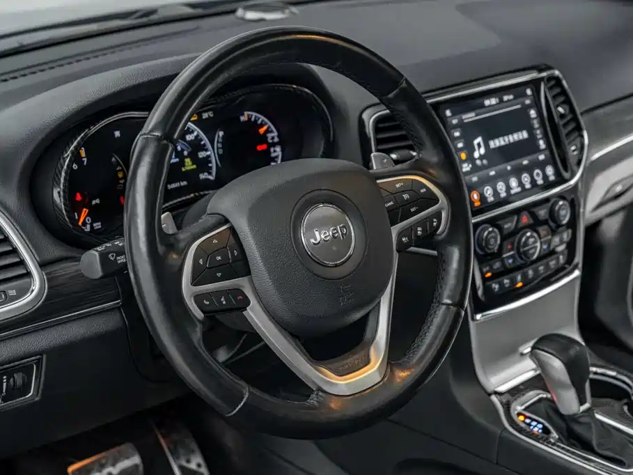 Jeep Grand Cherokee (Import) — фото 18
