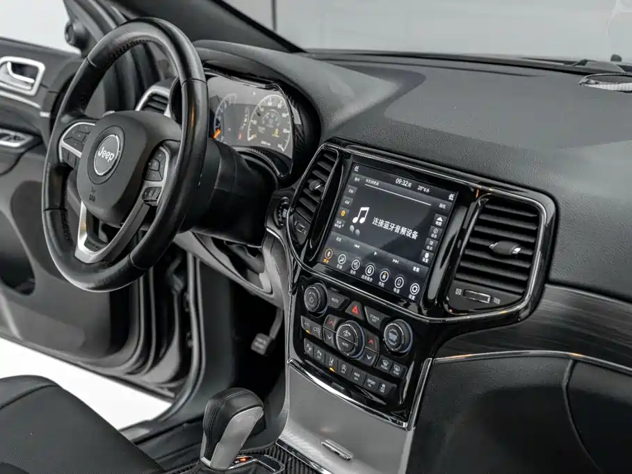 Jeep Grand Cherokee (Import) — фото 21