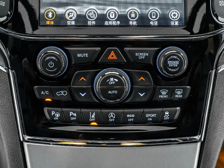 Jeep Grand Cherokee (Import) — фото 32
