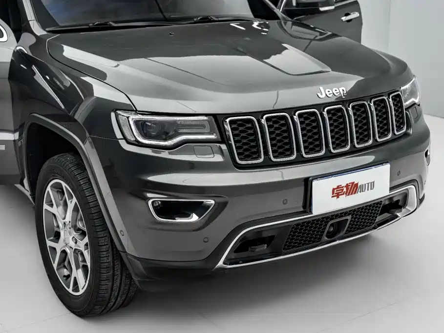 Jeep Grand Cherokee (Import) — фото 35