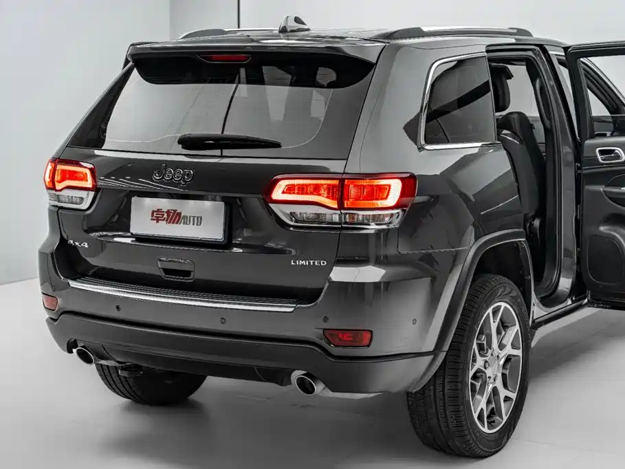 Jeep Grand Cherokee (Import) — фото 38