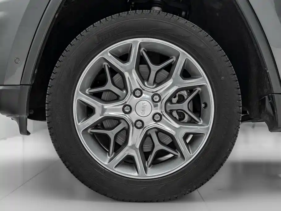 Jeep Grand Cherokee (Import) — фото 40