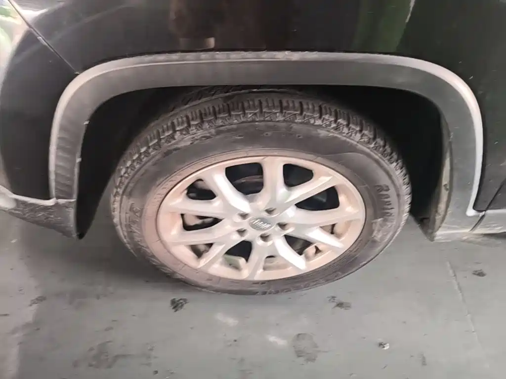 Jeep Cherokee — фото 23