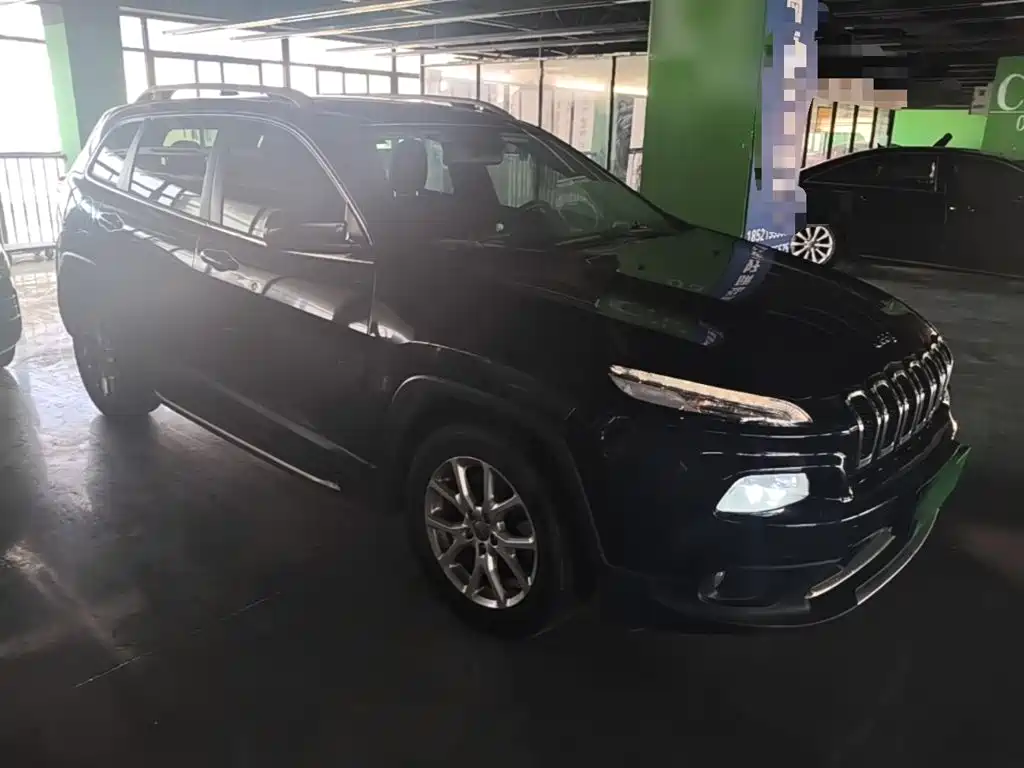 Jeep Cherokee — фото 4