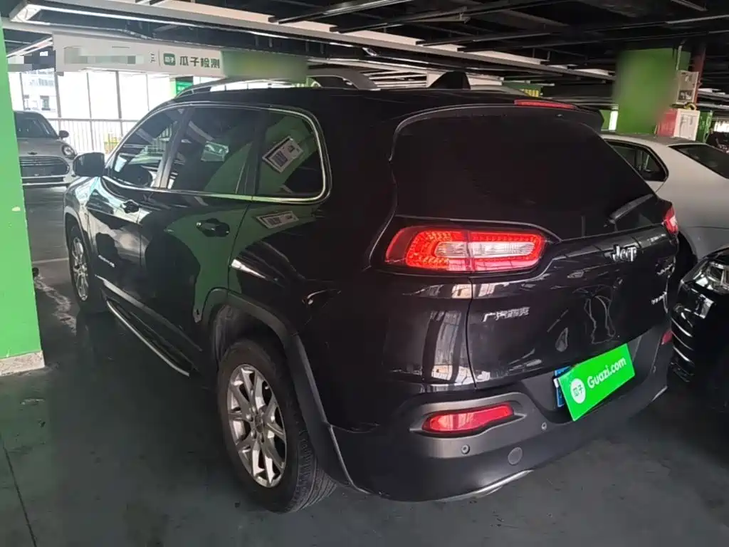 Jeep Cherokee — фото 5