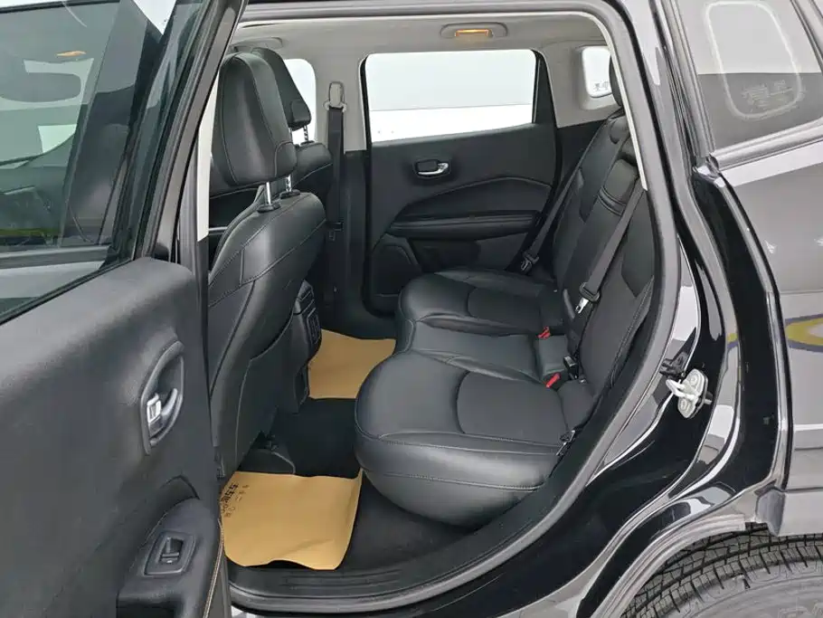 Jeep Compass — фото 11