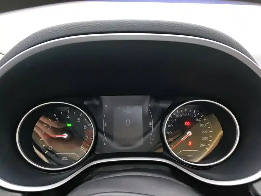Jeep Compass — фото 14
