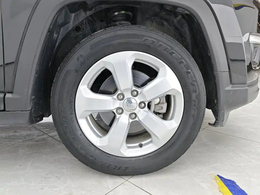 Jeep Compass — фото 6