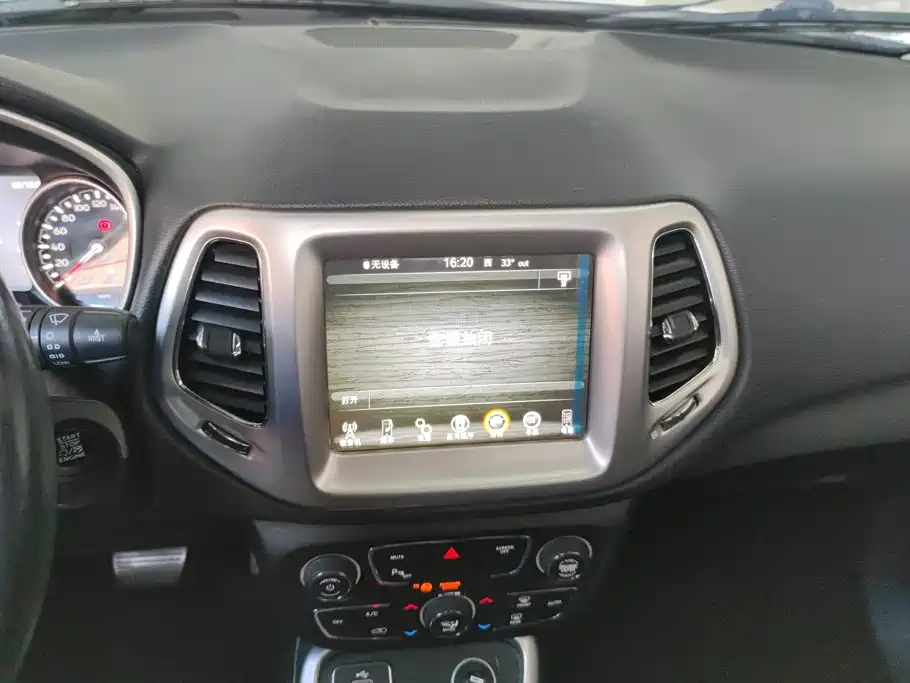 Jeep Compass — фото 13