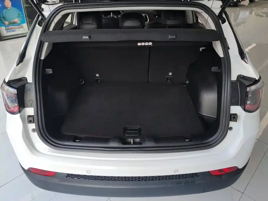 Jeep Compass — фото 4