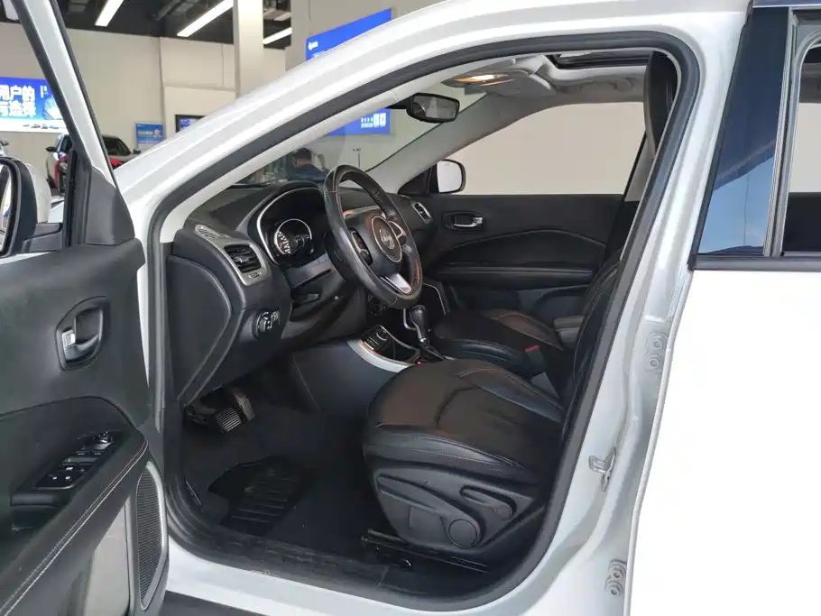 Jeep Compass — фото 9