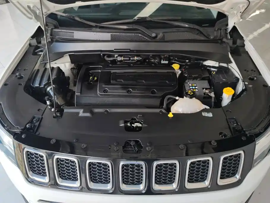 Jeep Compass — фото 10