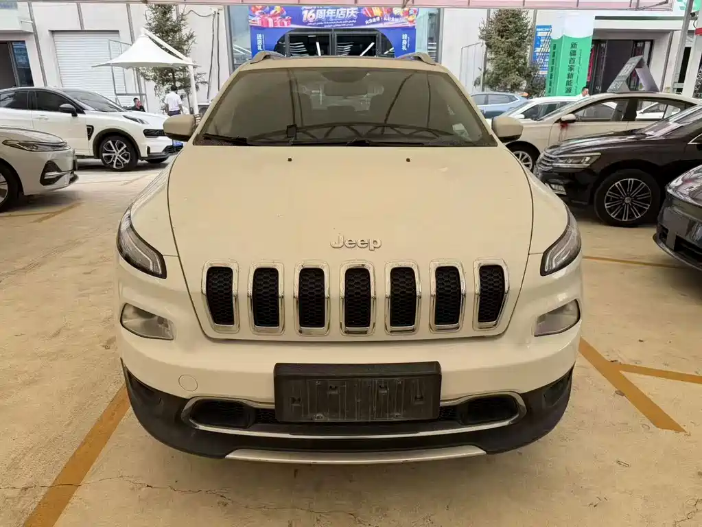 Jeep Cherokee — фото 2