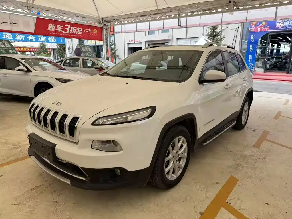 Jeep Cherokee — фото 3