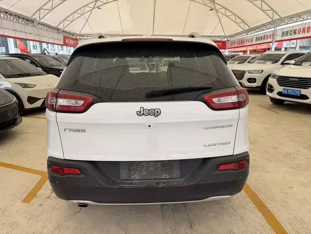 Jeep Cherokee — фото 8