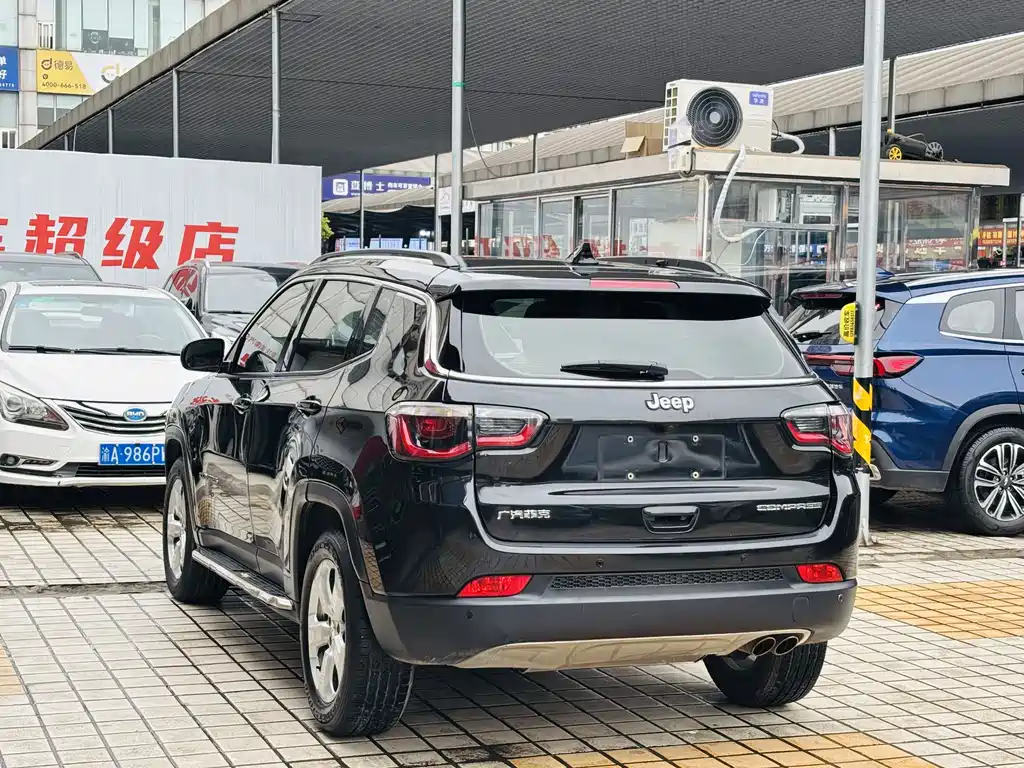 Jeep Compass — фото 6