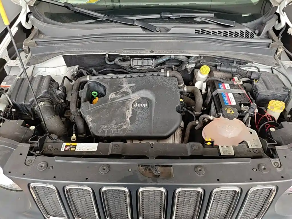 Jeep Renegade — фото 20